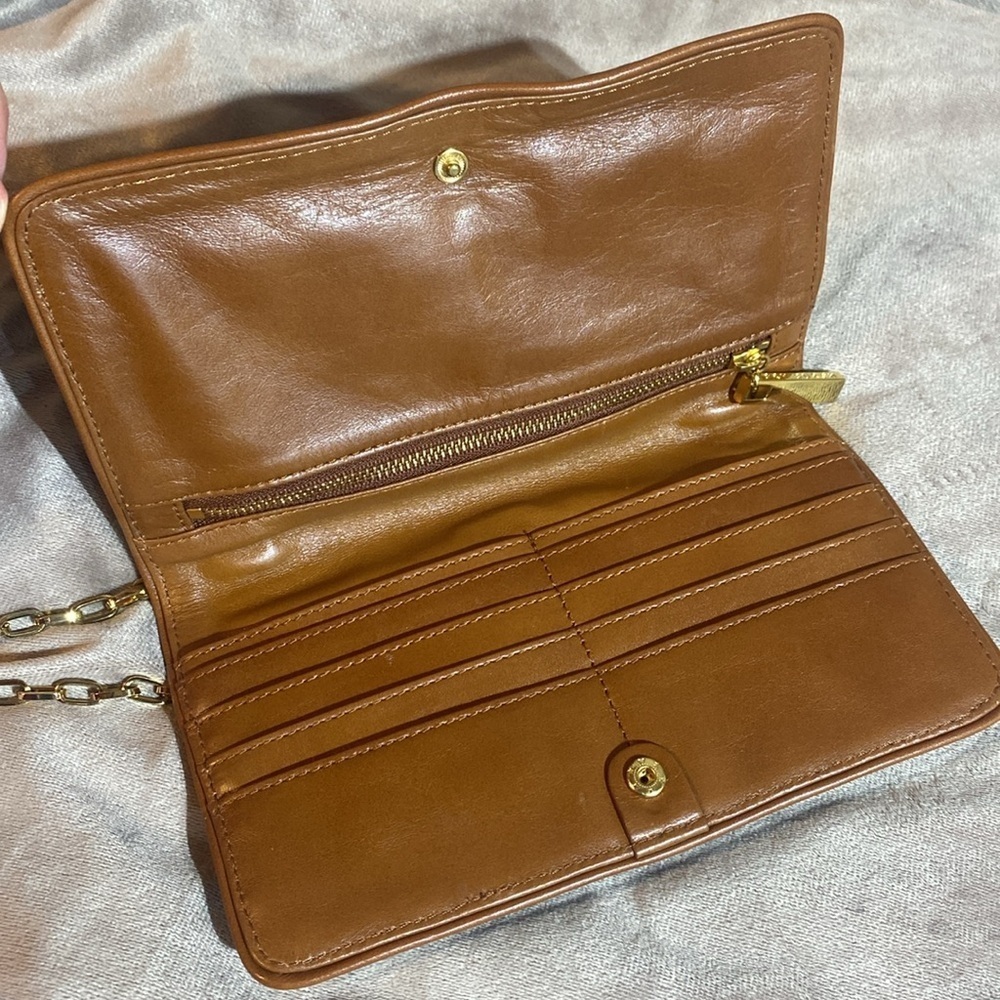 Tory Burch Tan Embossed Leather Bag with Gold Chain - Picture 4 of 10